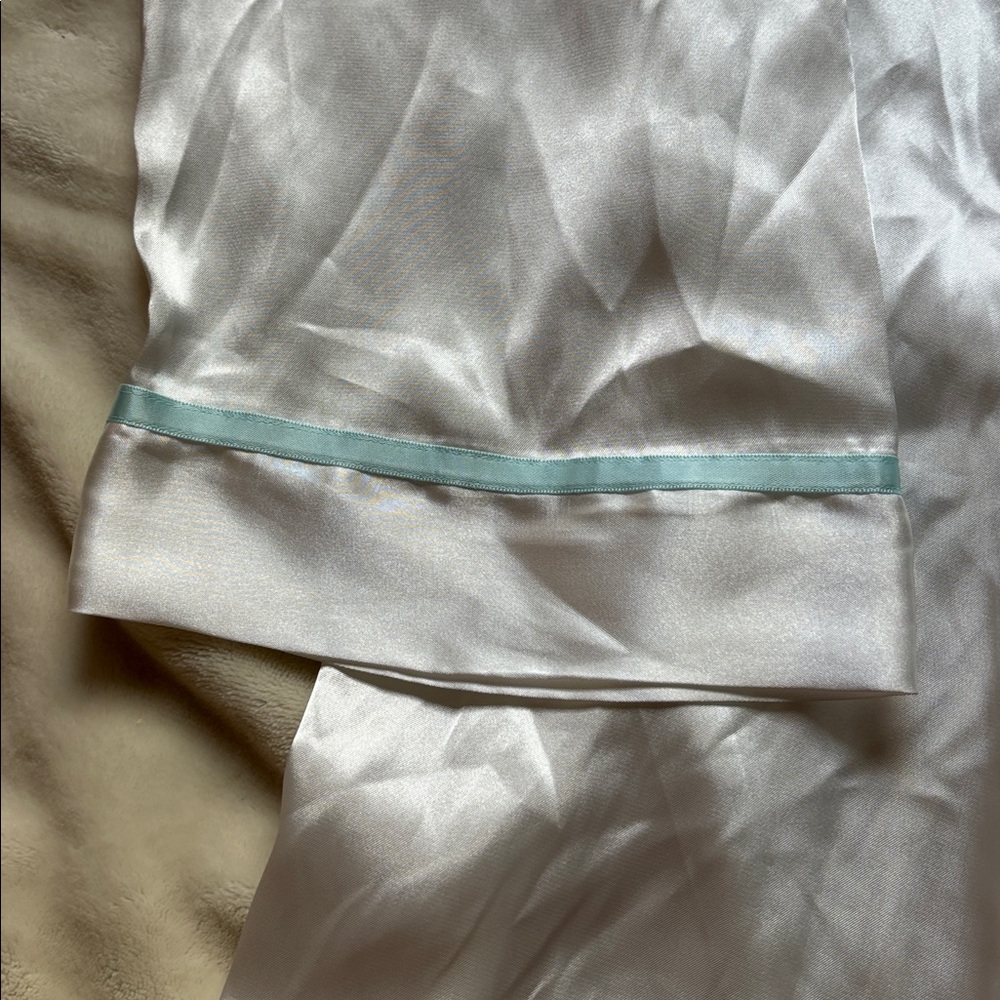 “The Bride” Wedding Robe - Picture 4 of 7